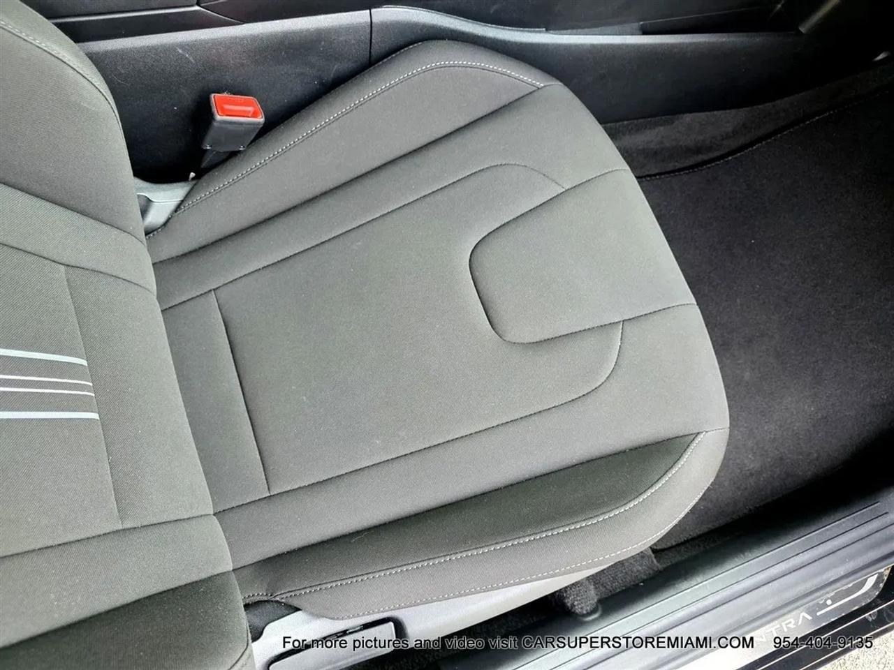 Hyundai Elantra  2025