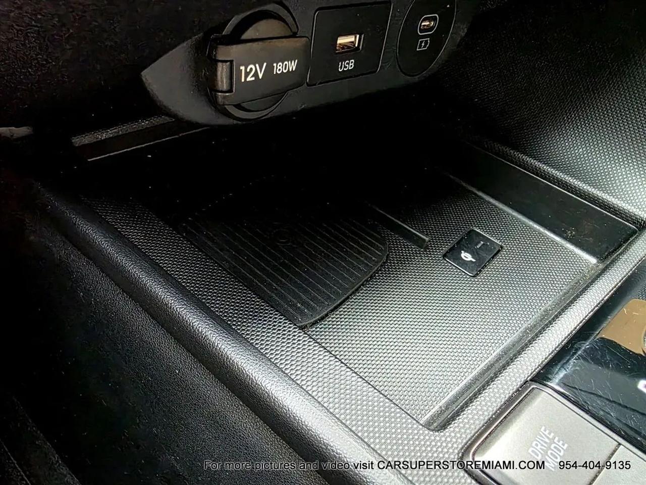 Hyundai Elantra  2025