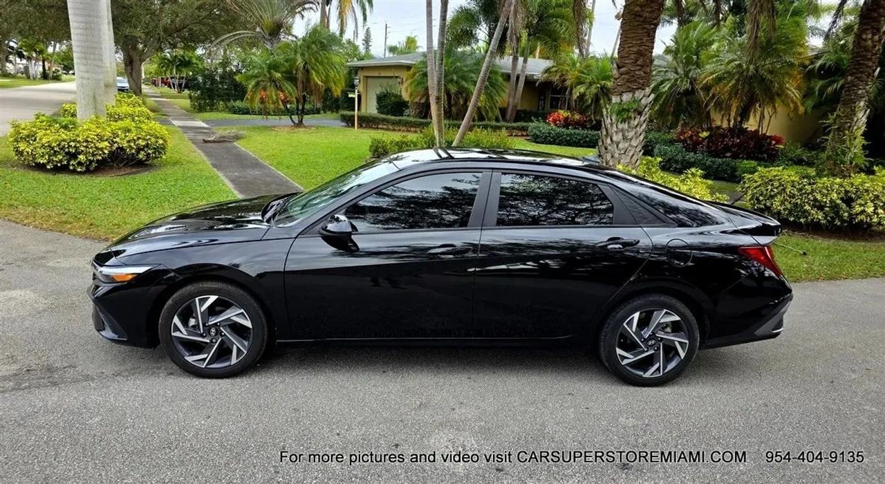 Hyundai Elantra  2025