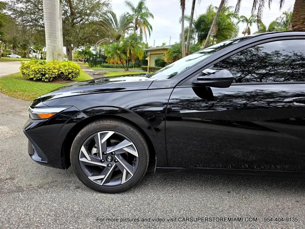 Hyundai Elantra  2025