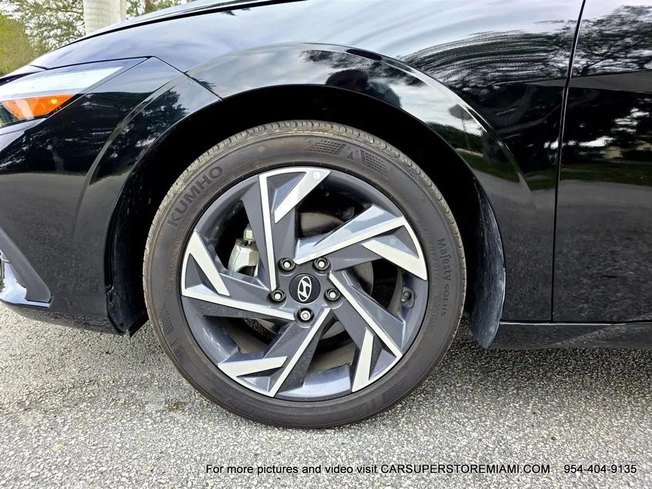 Hyundai Elantra  2025