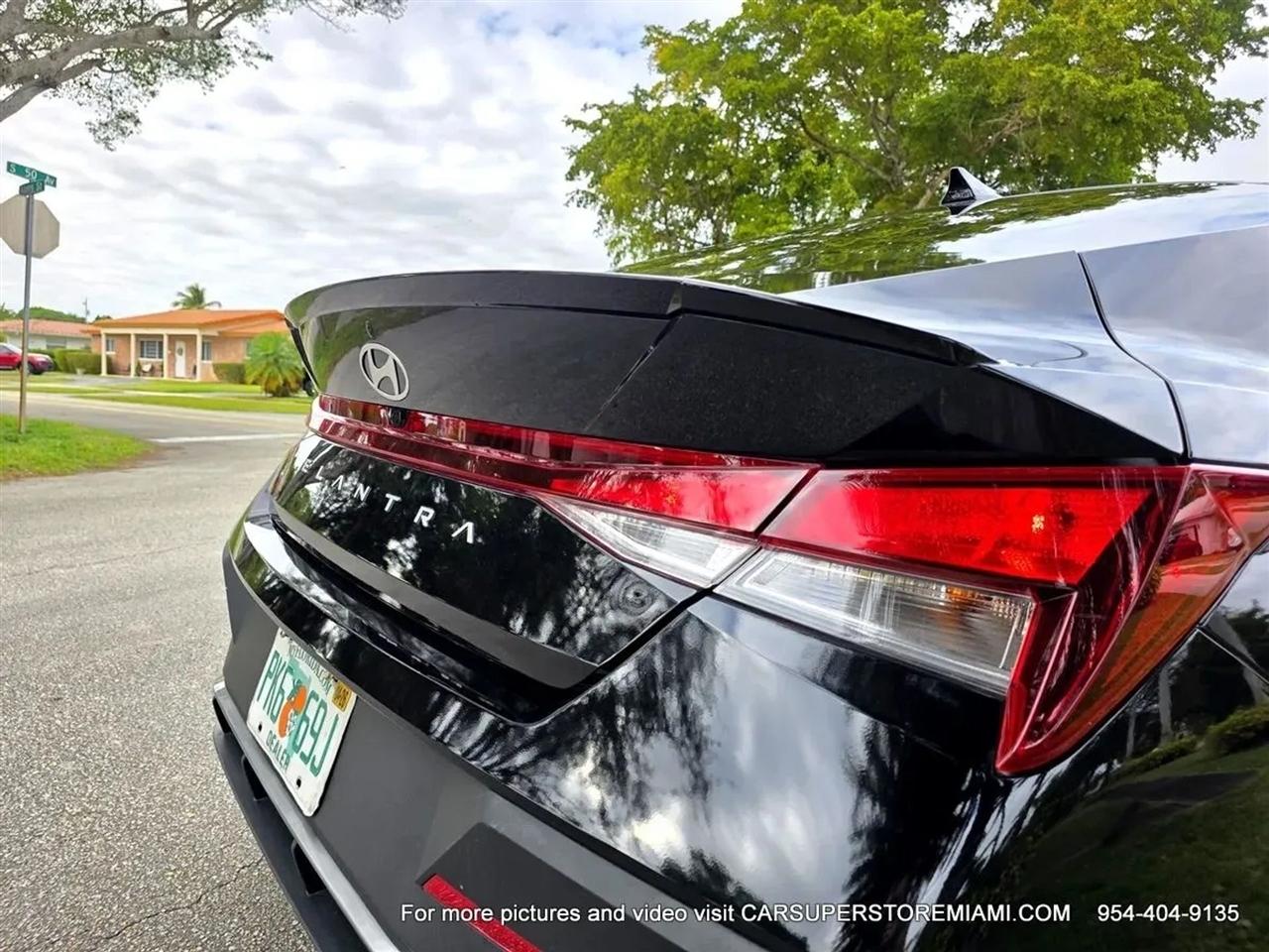 Hyundai Elantra  2025