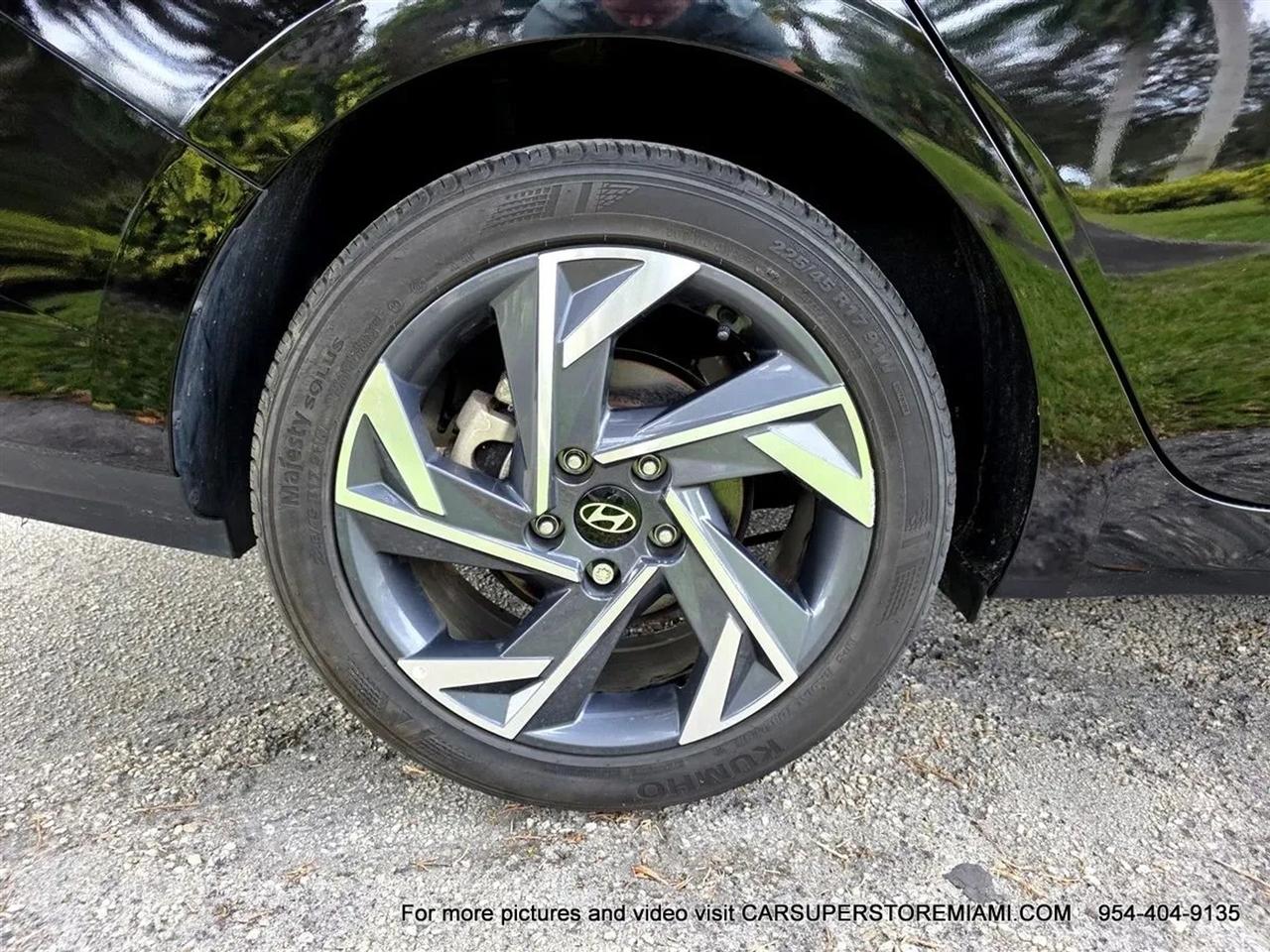 Hyundai Elantra  2025