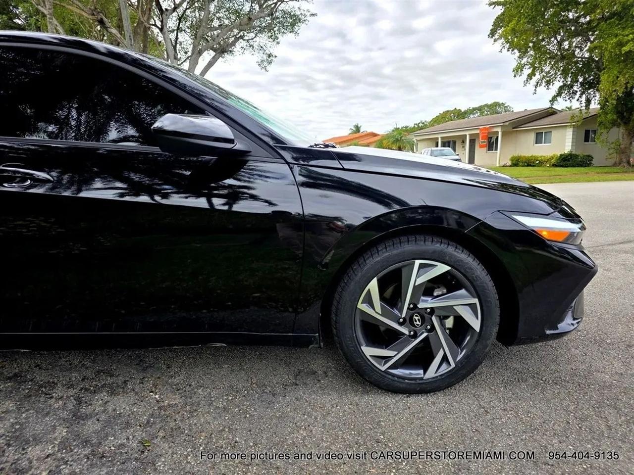 Hyundai Elantra  2025