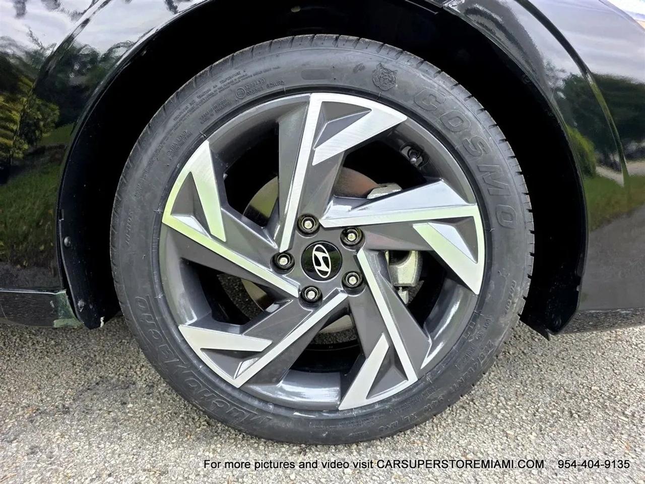 Hyundai Elantra  2025