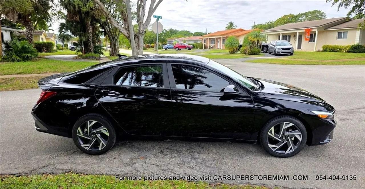 Hyundai Elantra  2025