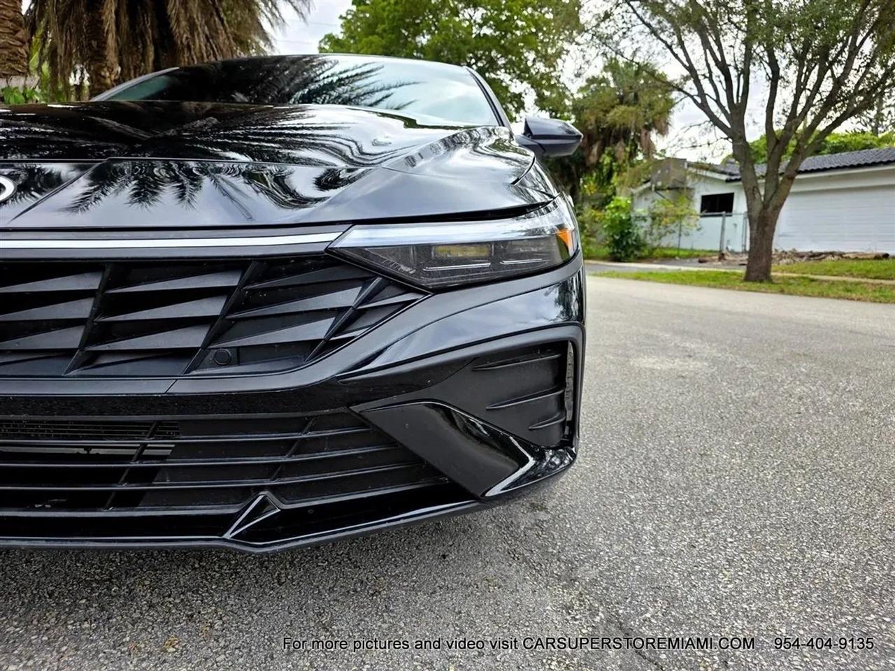 Hyundai Elantra  2025