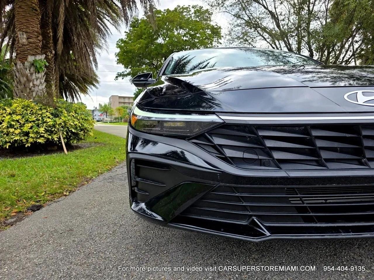 Hyundai Elantra  2025