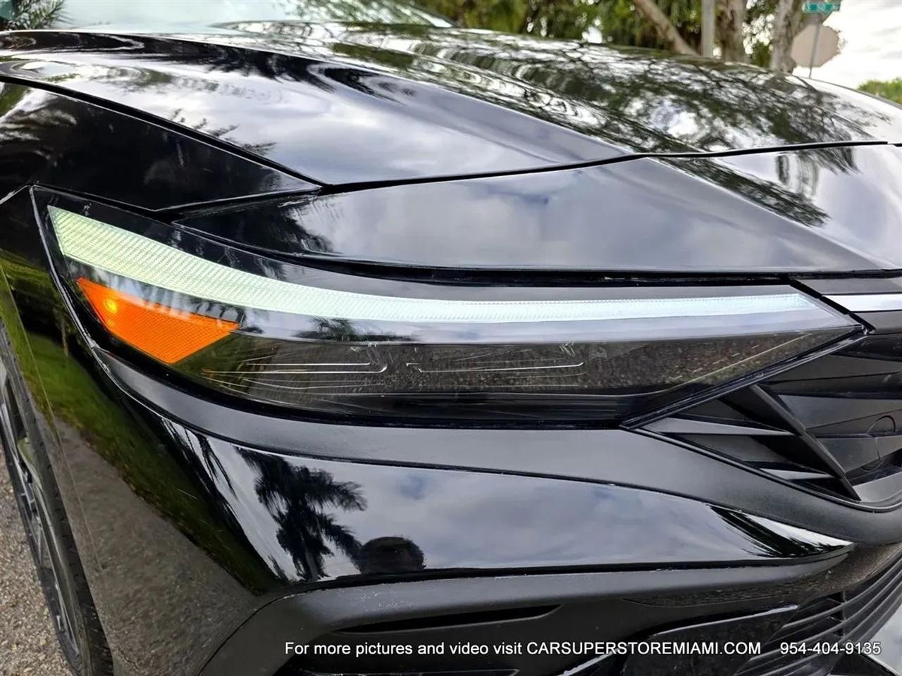 Hyundai Elantra  2025