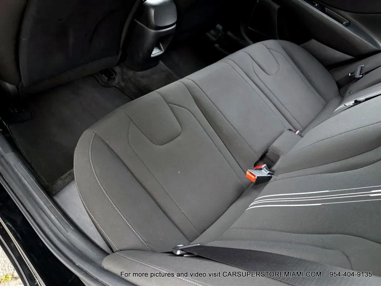 Hyundai Elantra  2025