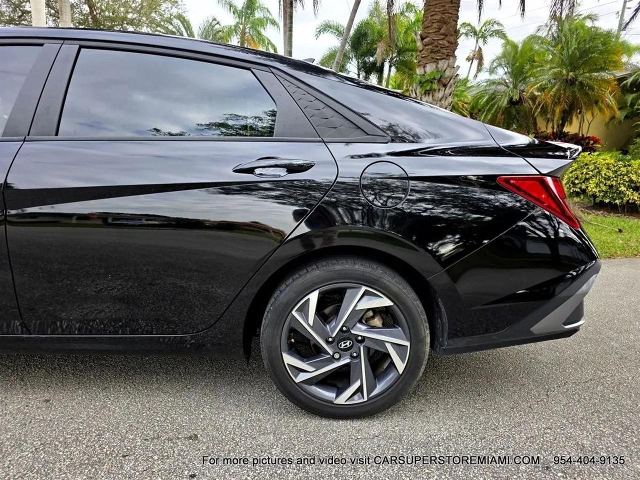 Hyundai Elantra  2025
