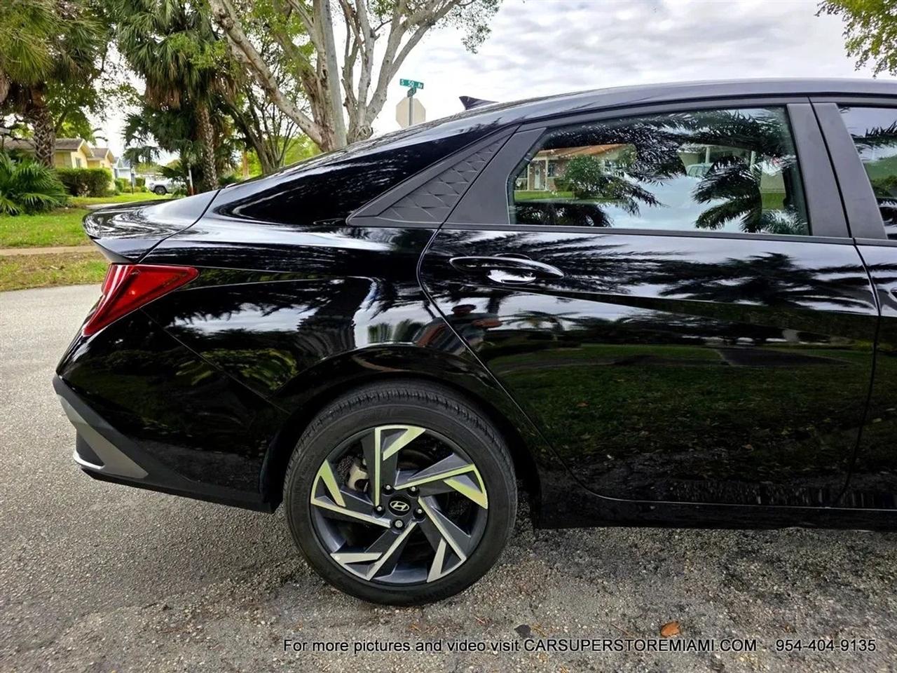 Hyundai Elantra  2025