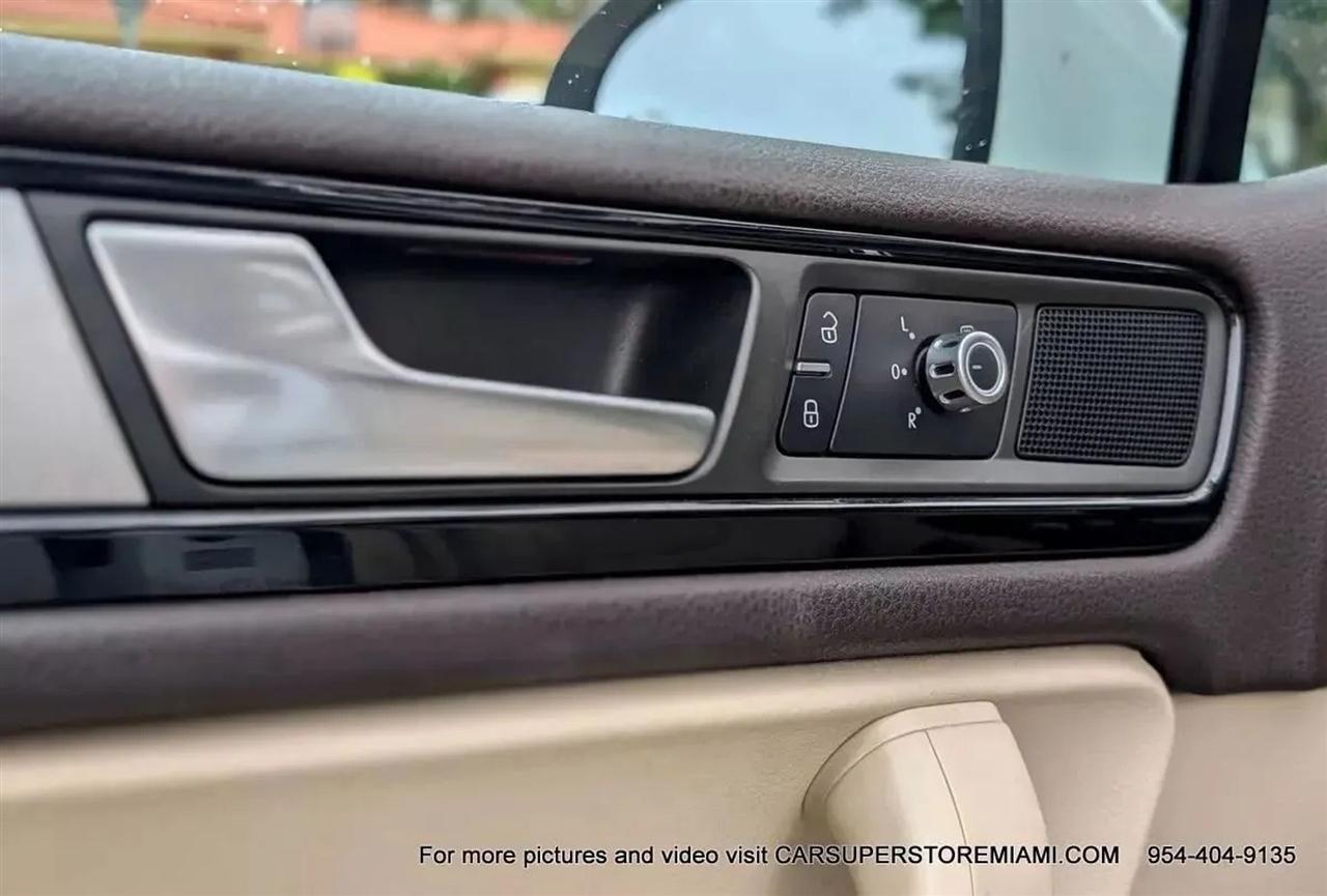 Volkswagen Touareg  2011