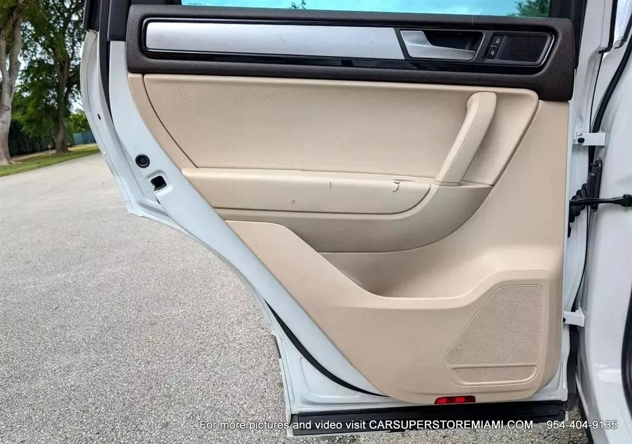 Volkswagen Touareg  2011