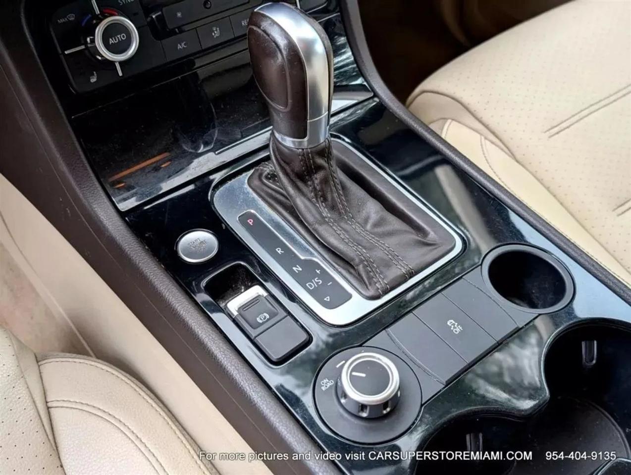 Volkswagen Touareg  2011