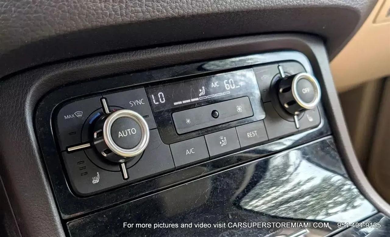 Volkswagen Touareg  2011