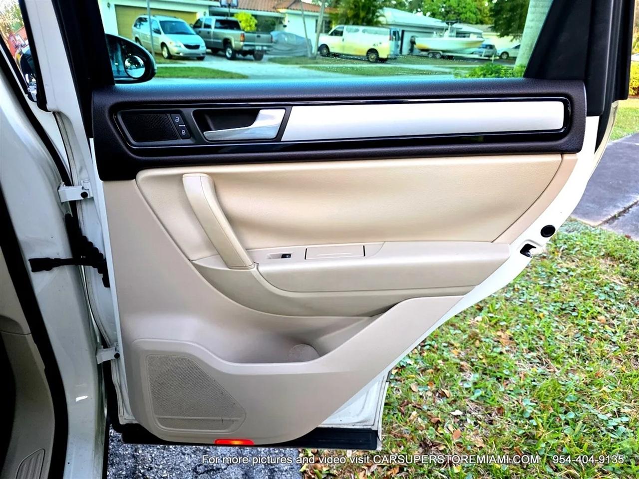 Volkswagen Touareg  2011