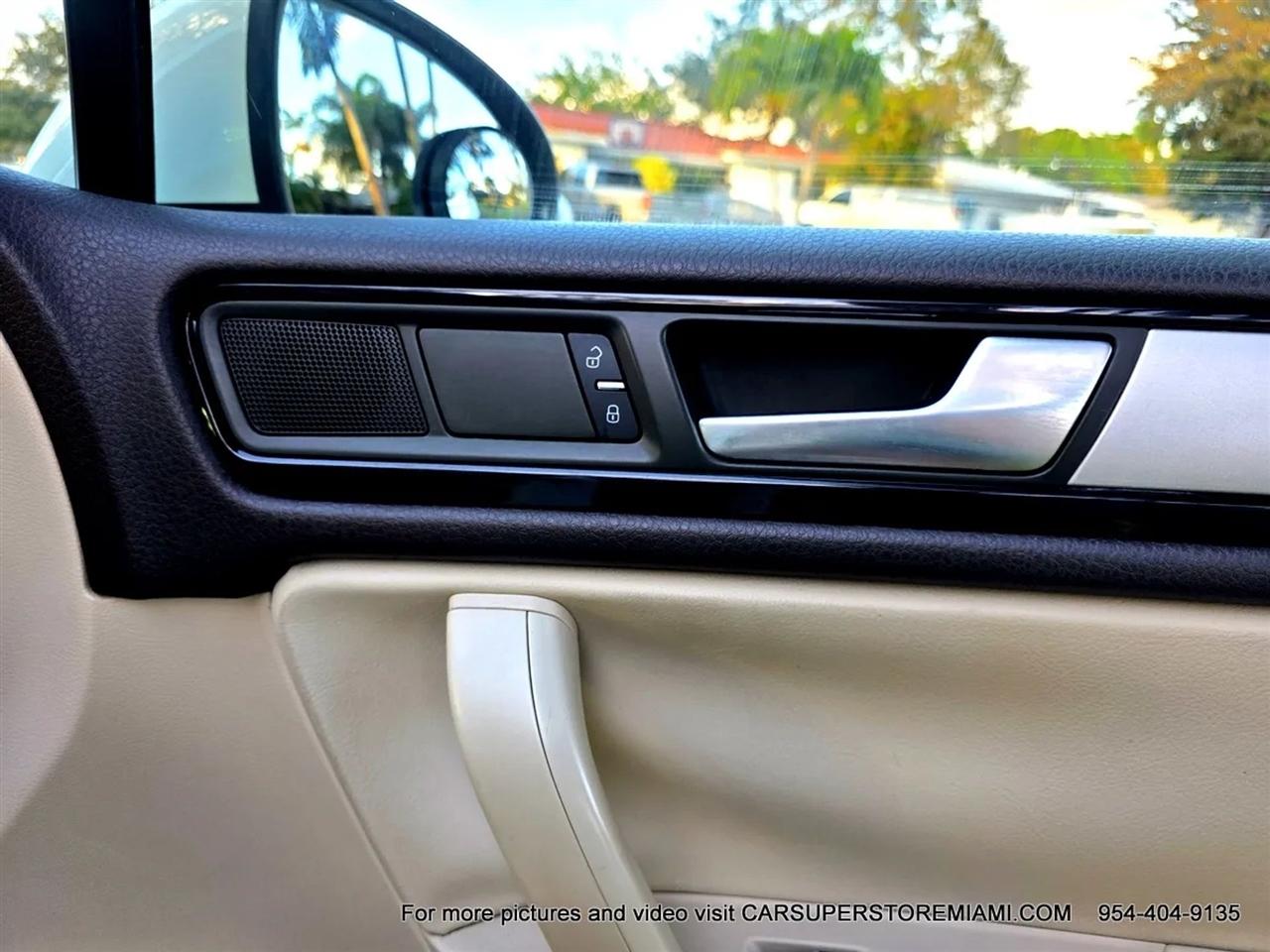 Volkswagen Touareg  2011