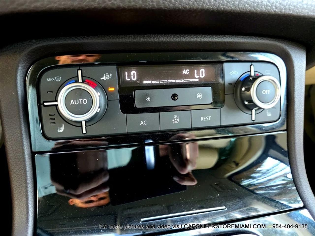 Volkswagen Touareg  2011