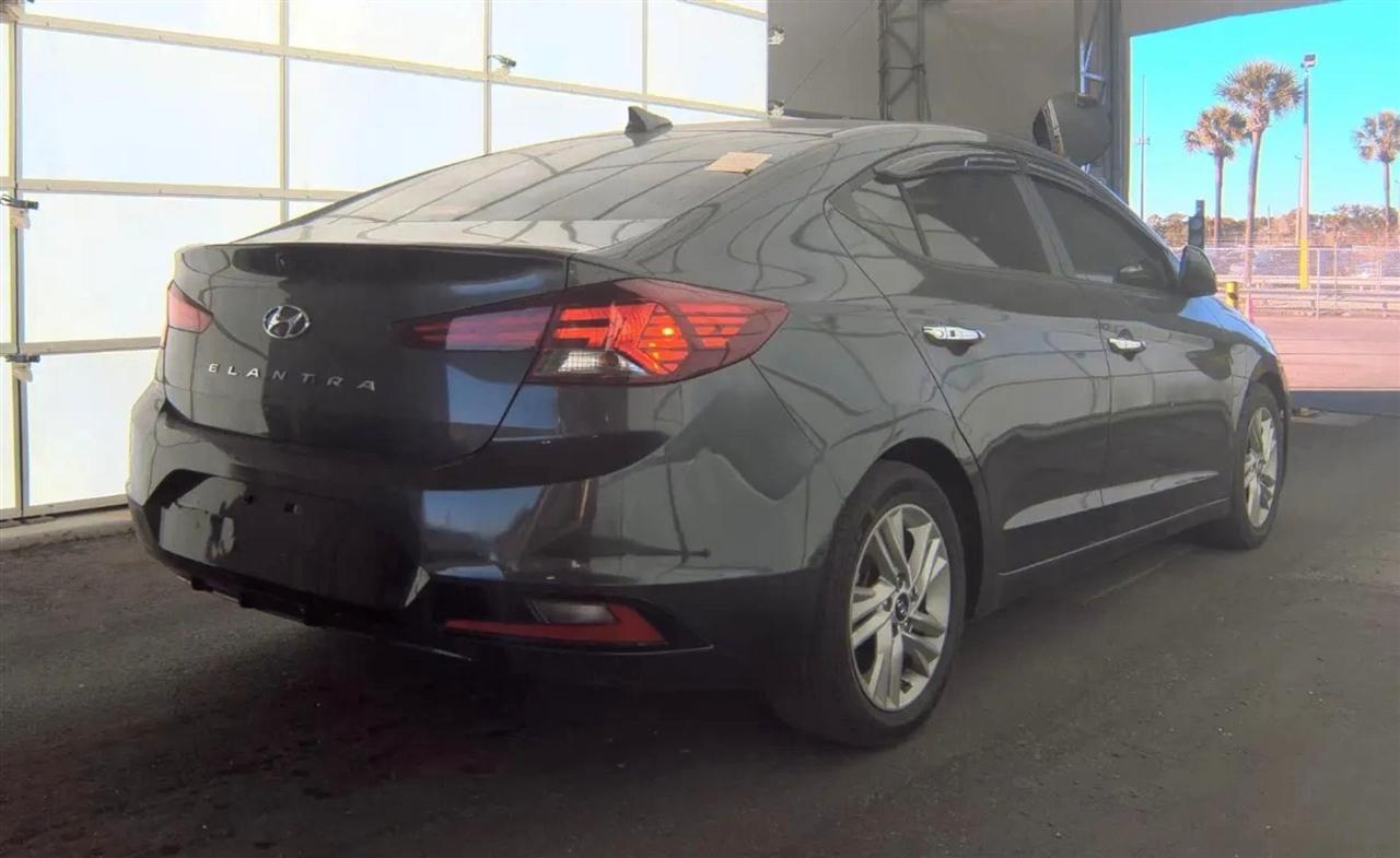 Hyundai Elantra  2020