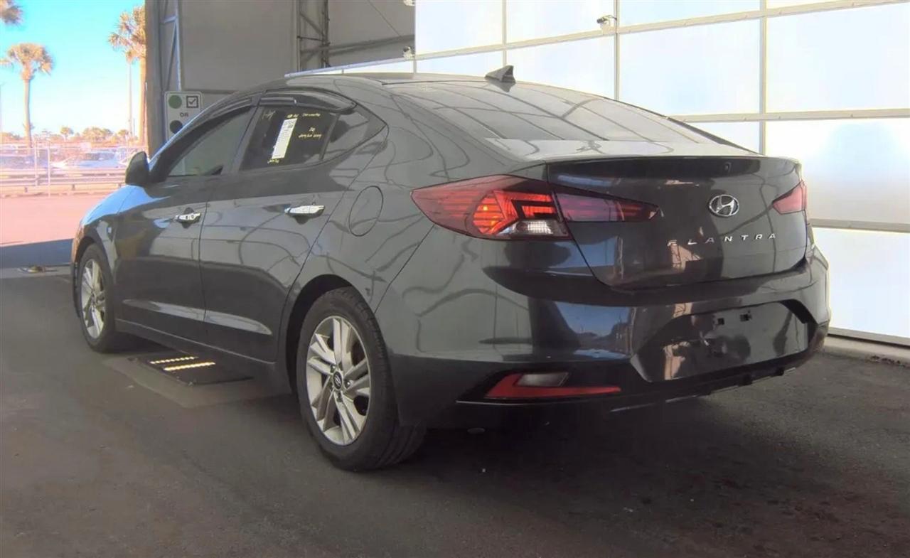 Hyundai Elantra  2020