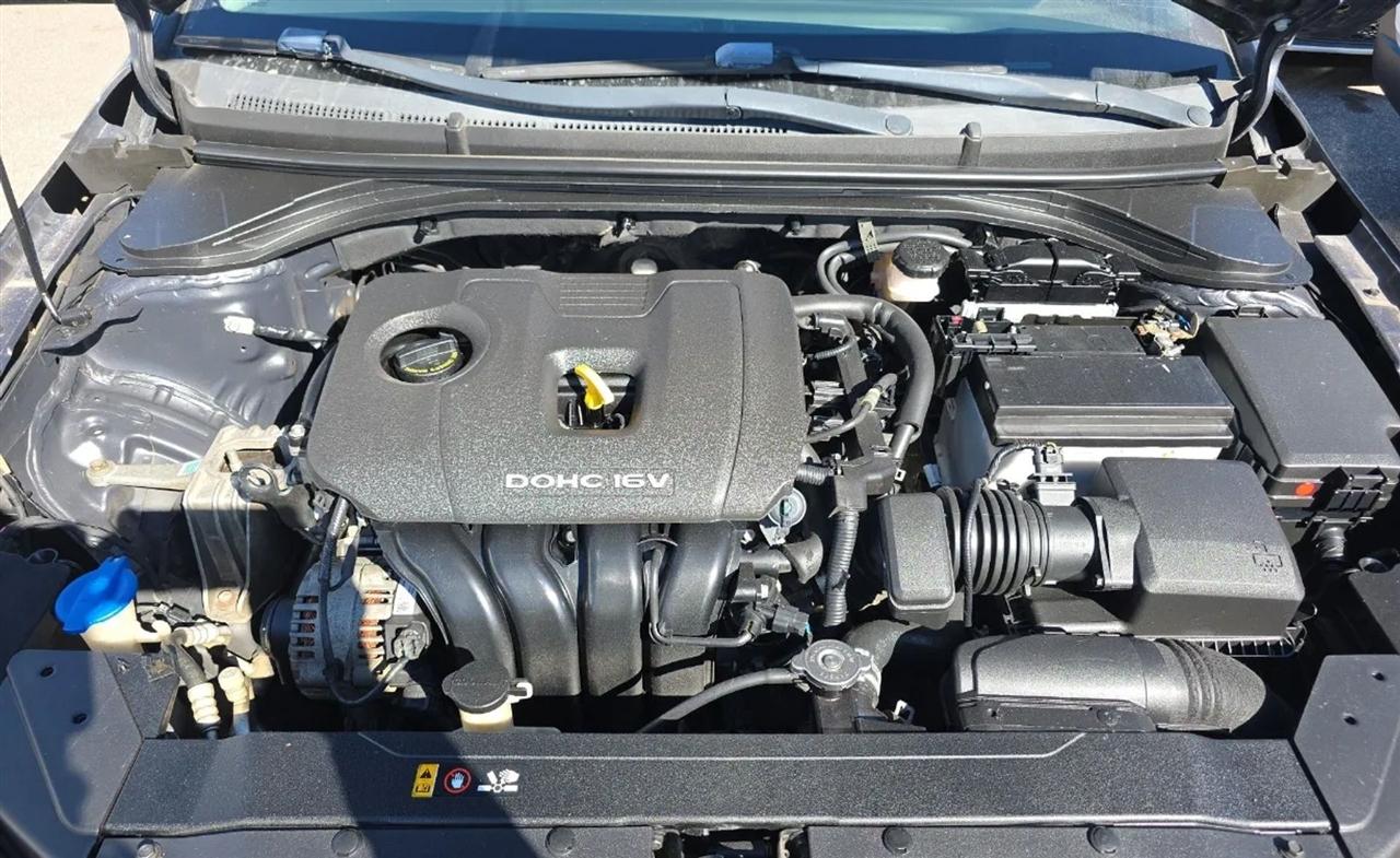 Hyundai Elantra  2020