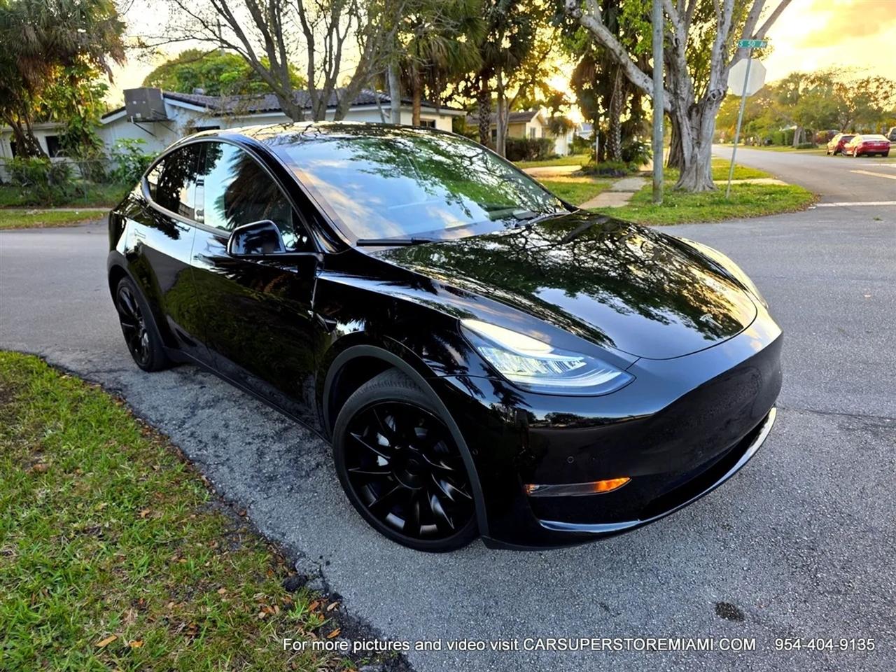Tesla Model Y  2022