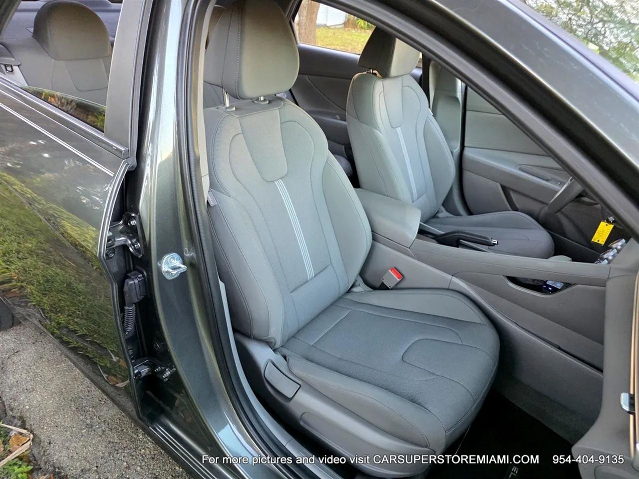 Hyundai Elantra  2024
