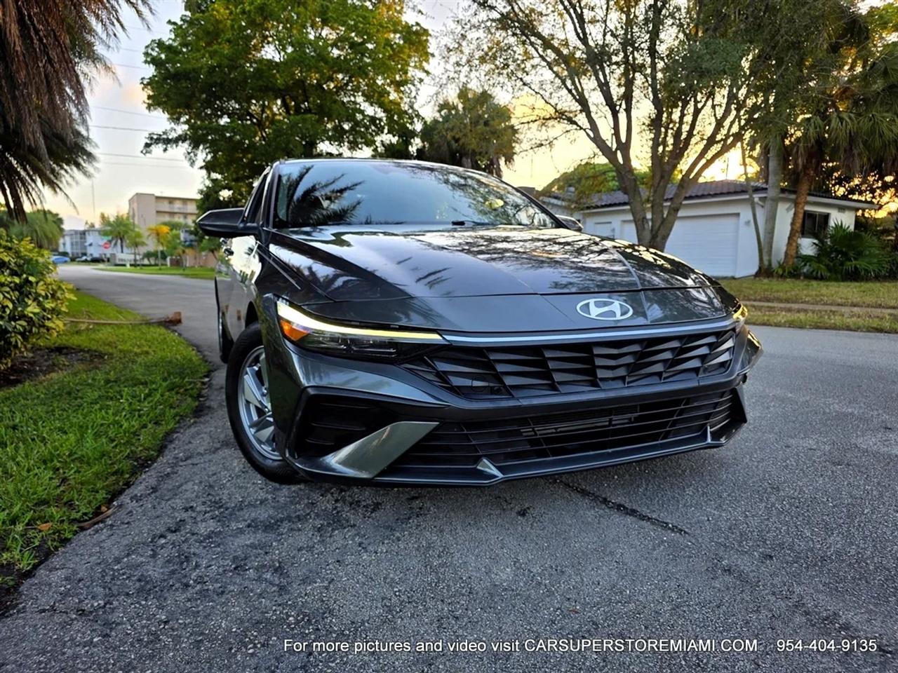 Hyundai Elantra  2024