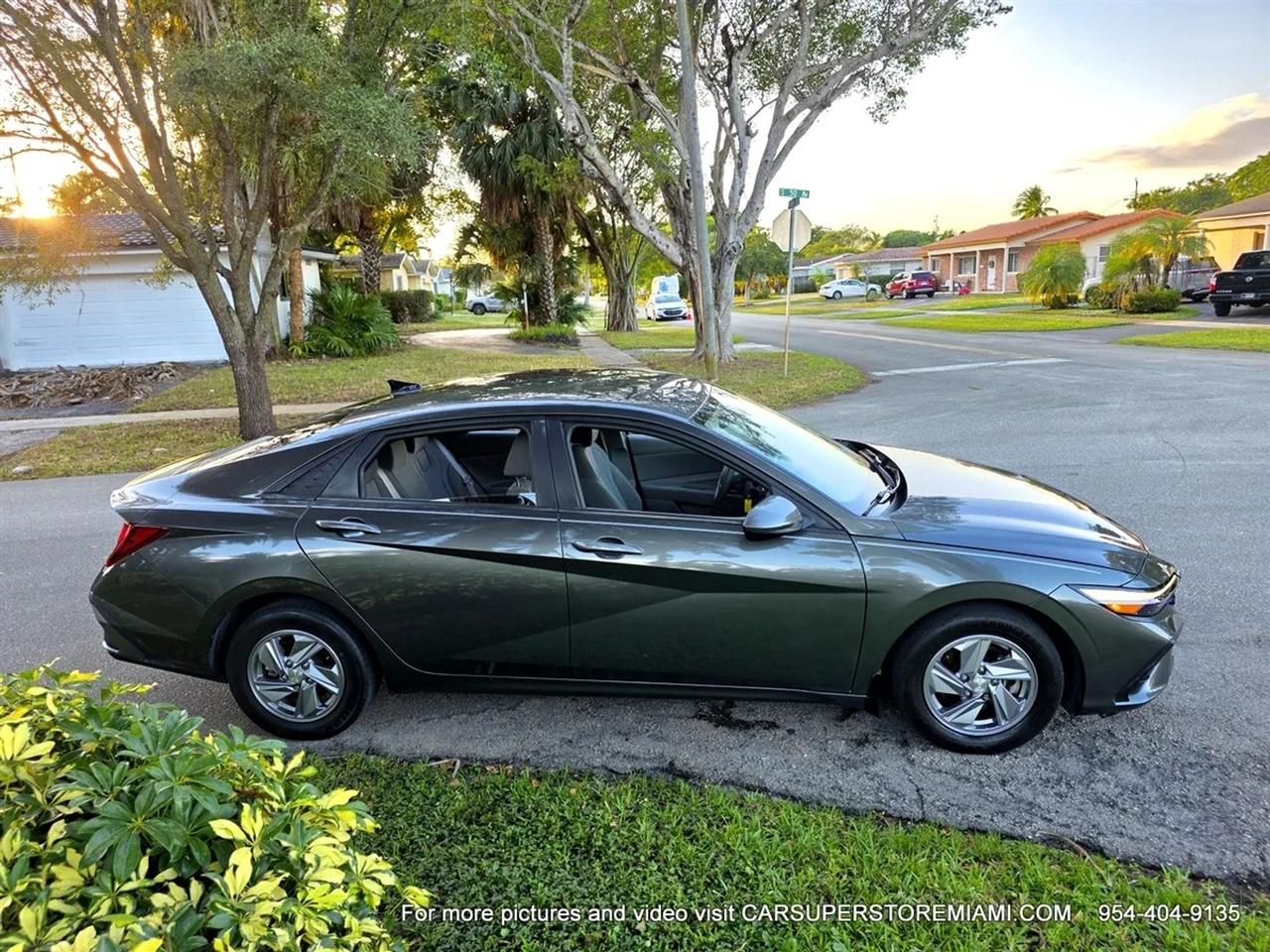 Hyundai Elantra  2024
