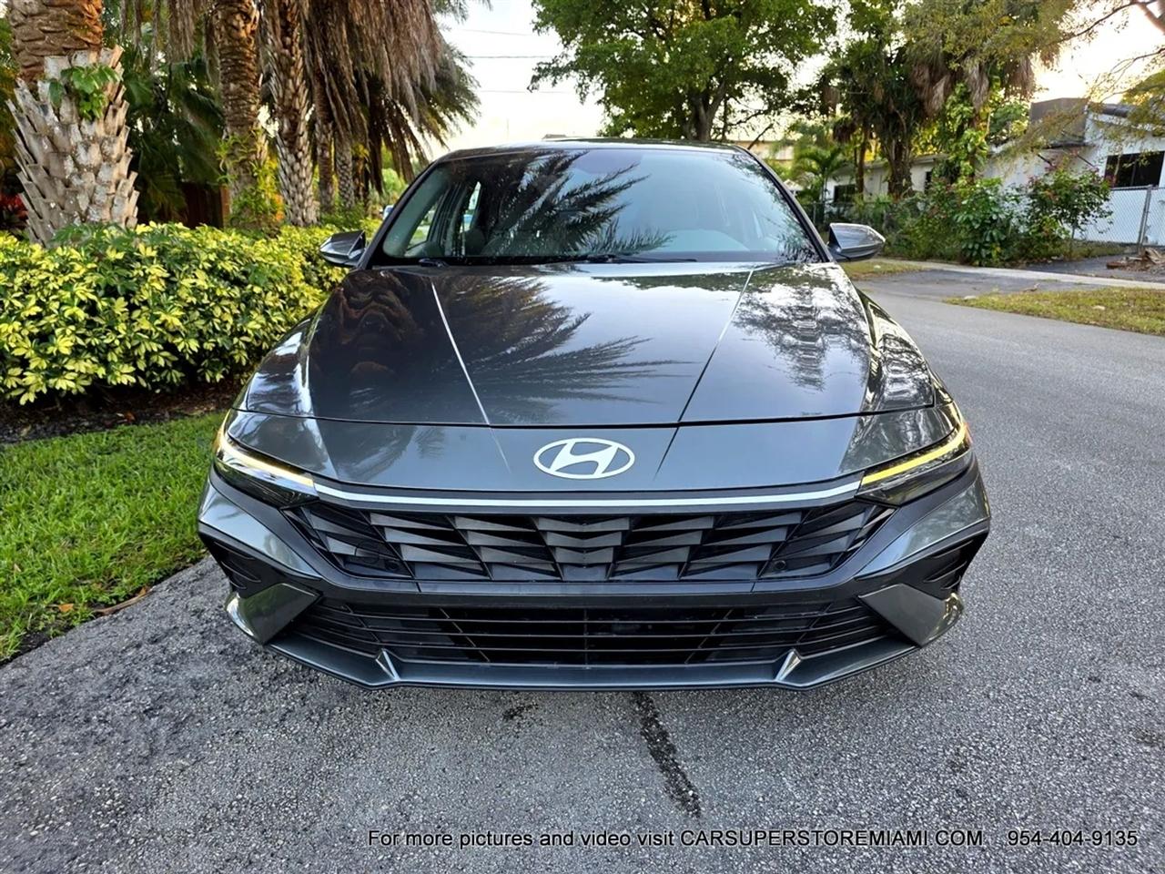 Hyundai Elantra  2024