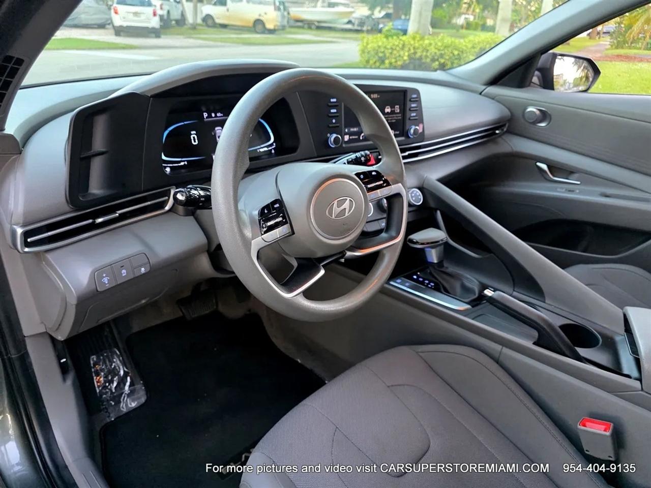 Hyundai Elantra  2024