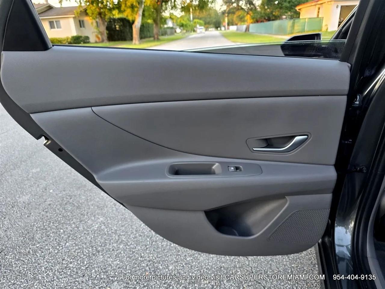 Hyundai Elantra  2024