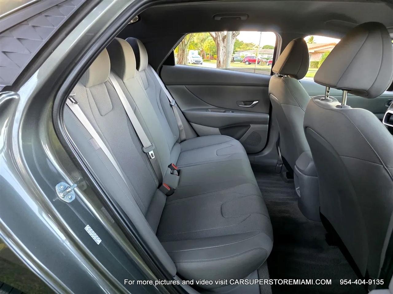 Hyundai Elantra  2024