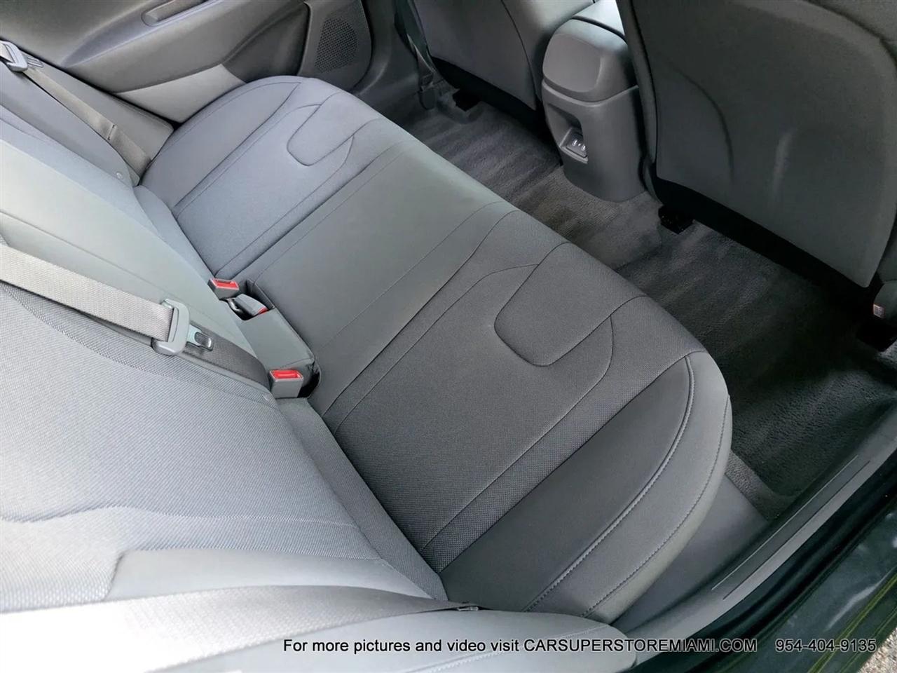 Hyundai Elantra  2024