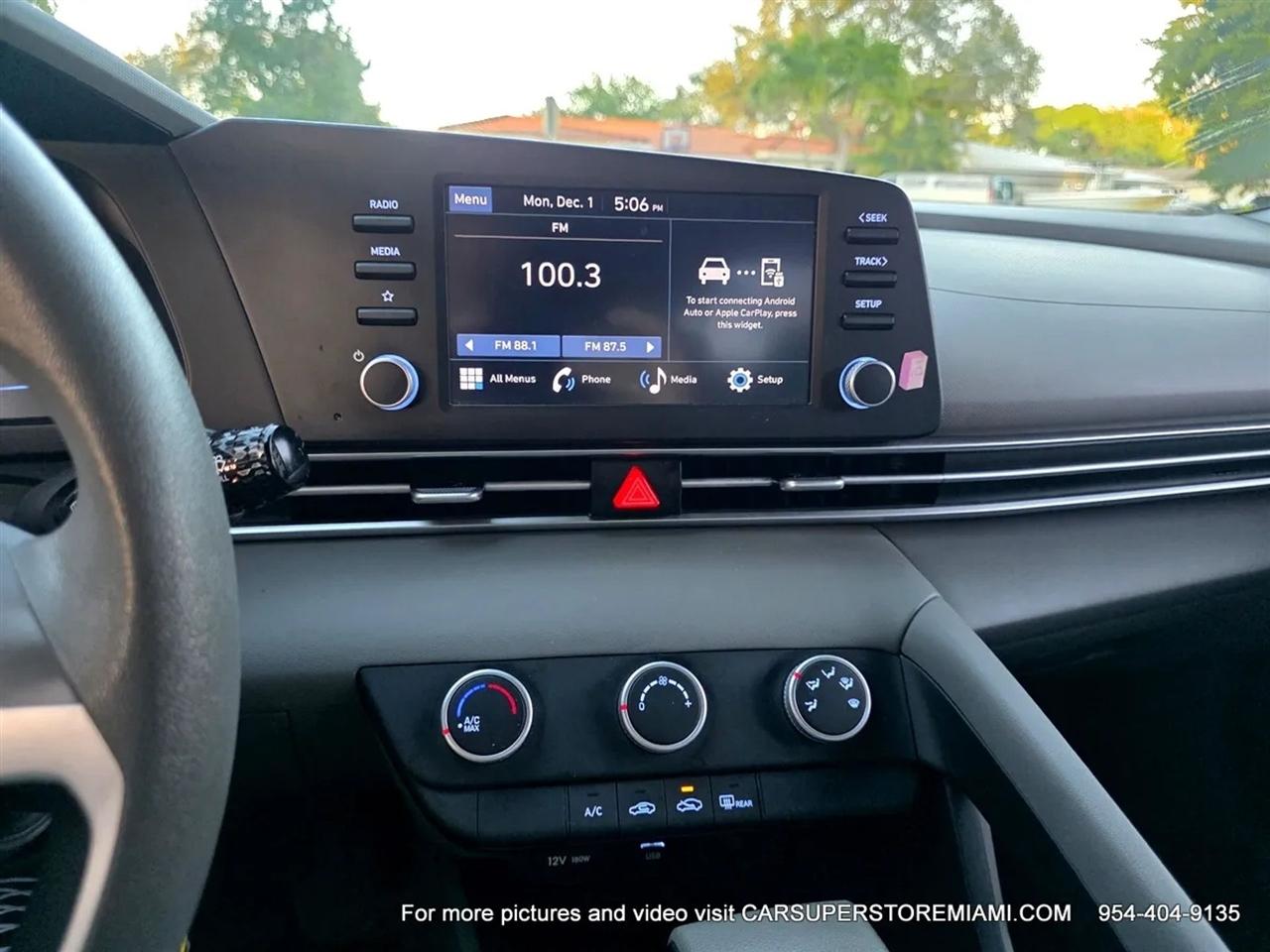 Hyundai Elantra  2024