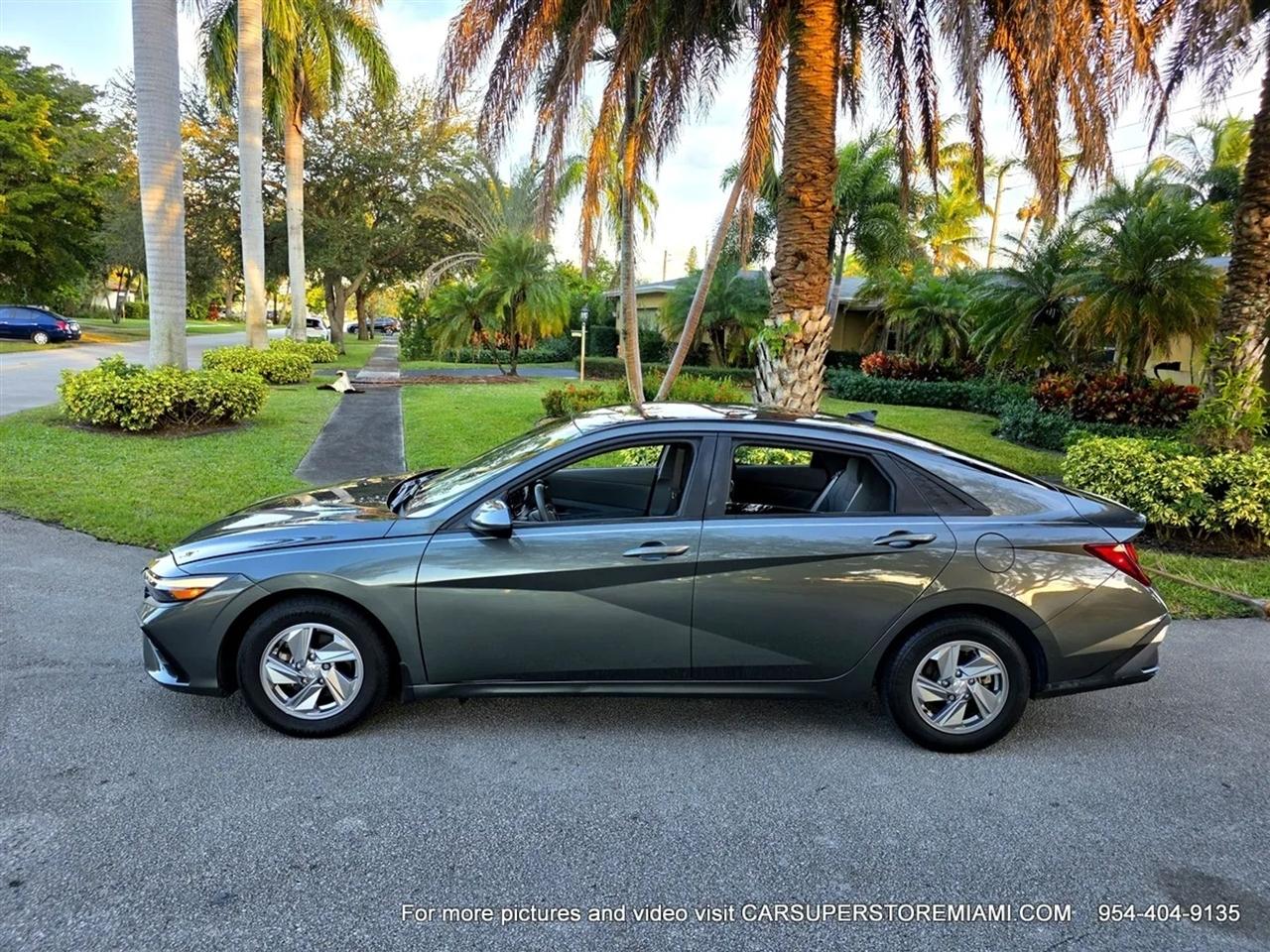 Hyundai Elantra  2024