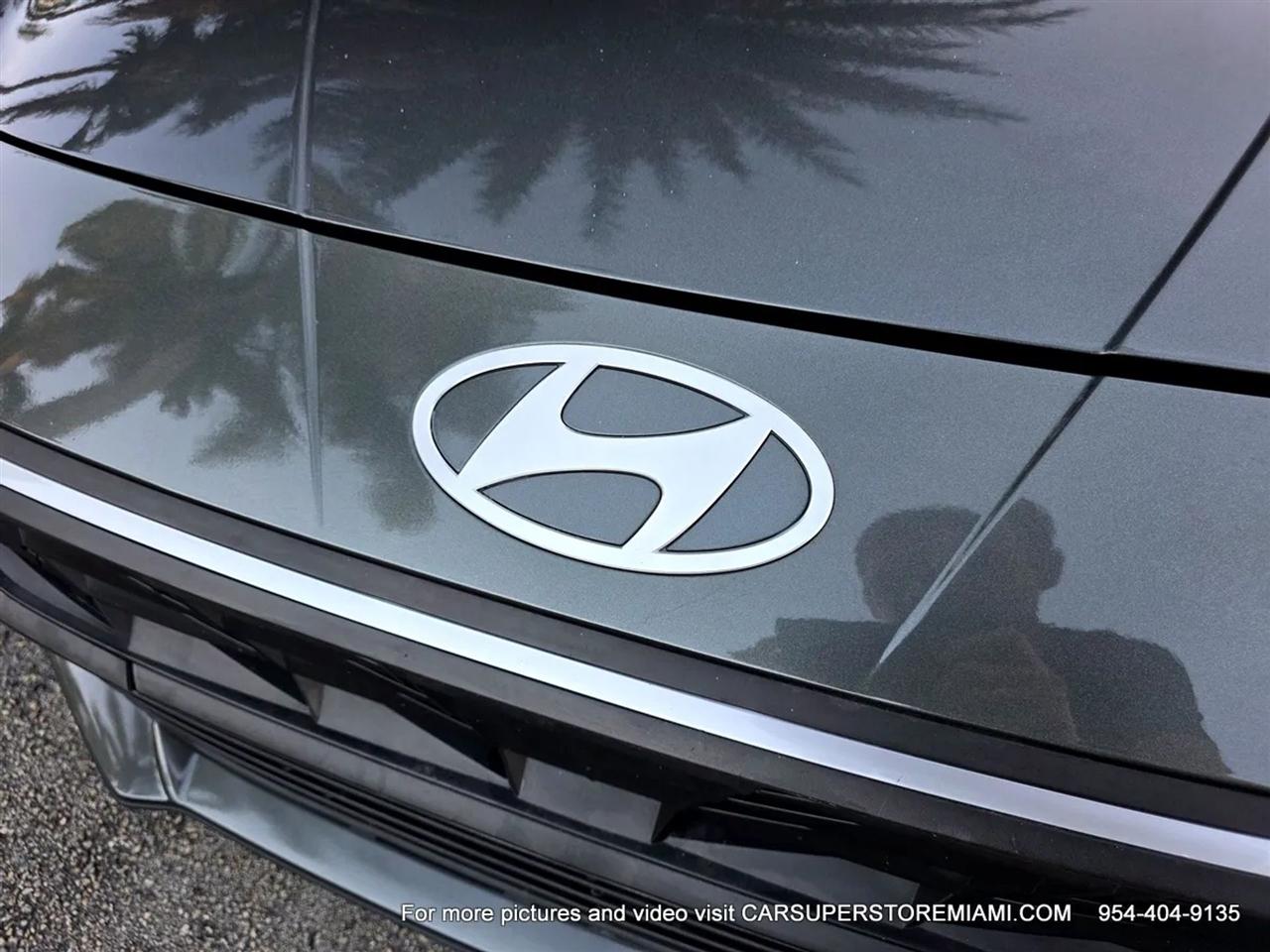 Hyundai Elantra  2024