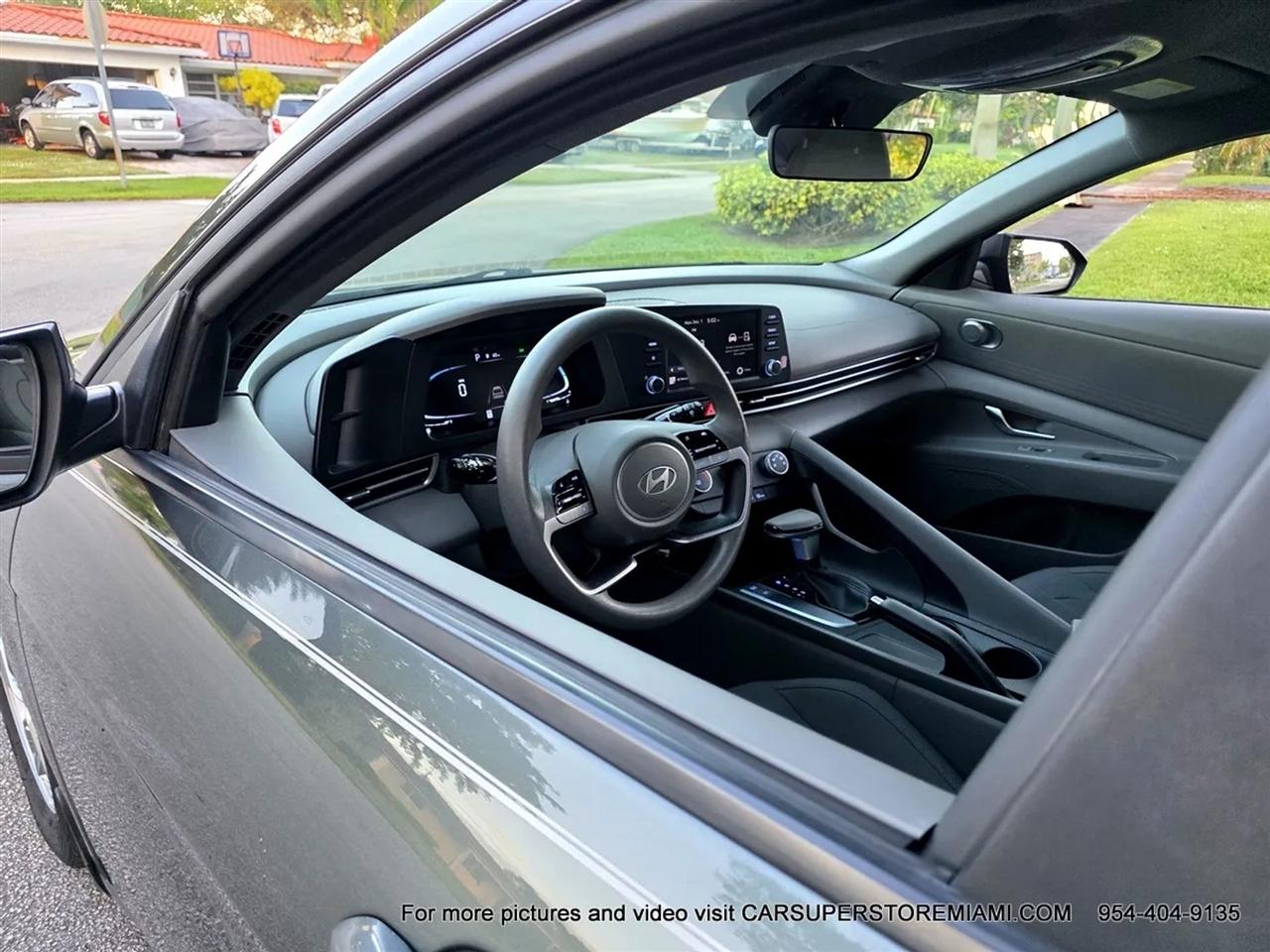 Hyundai Elantra  2024