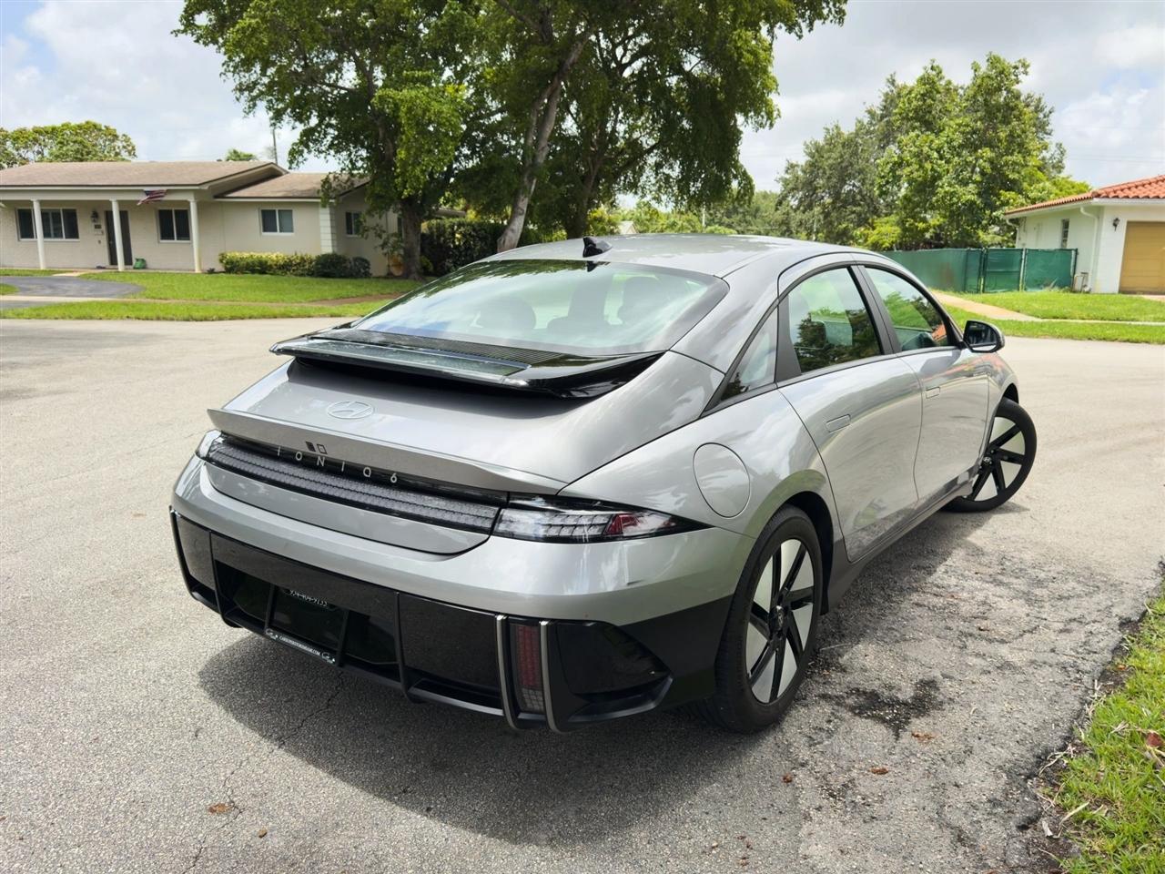 Hyundai Ioniq 6  2024