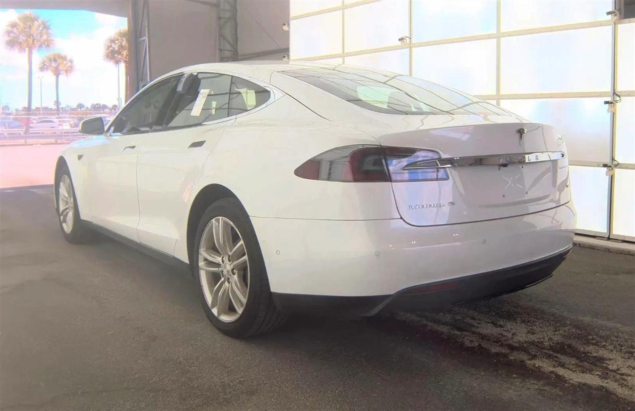 Tesla Model S  2016
