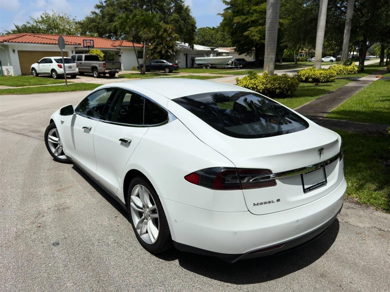 Tesla Model S  2016