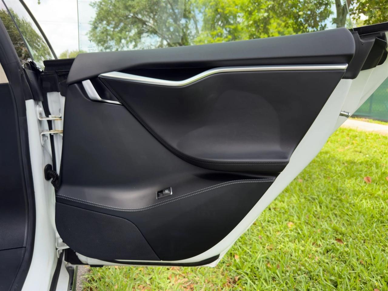 Tesla Model S  2016