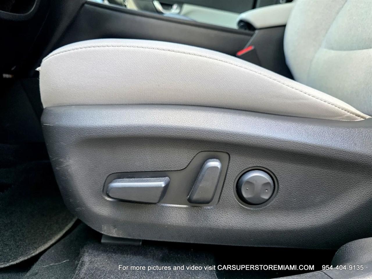 Hyundai Kona EV  2023