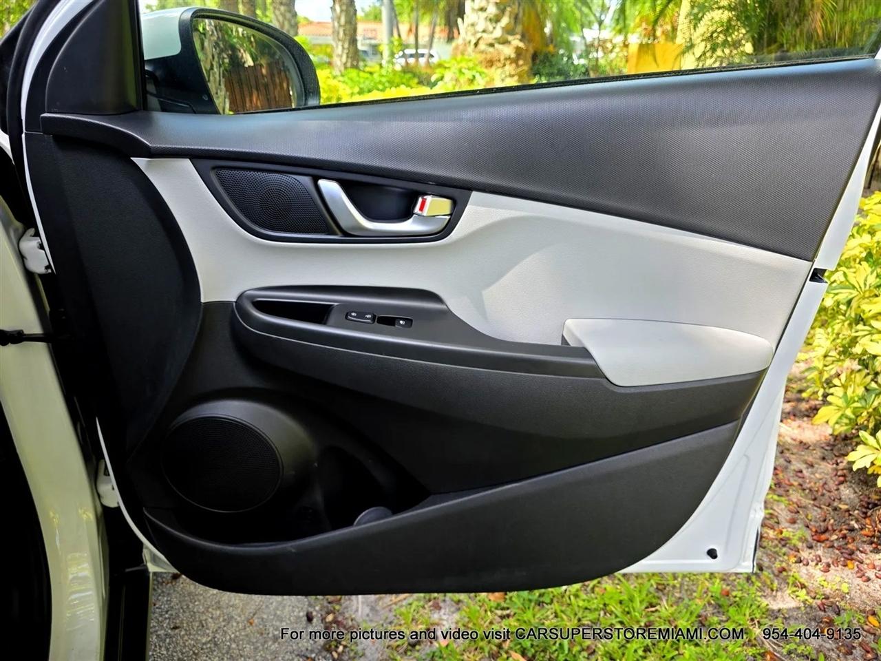 Hyundai Kona EV  2023