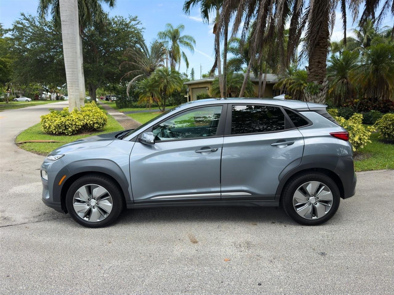 Hyundai Kona EV  2021