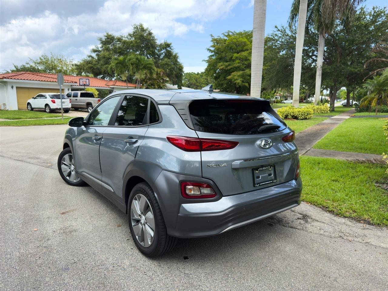 Hyundai Kona EV  2021