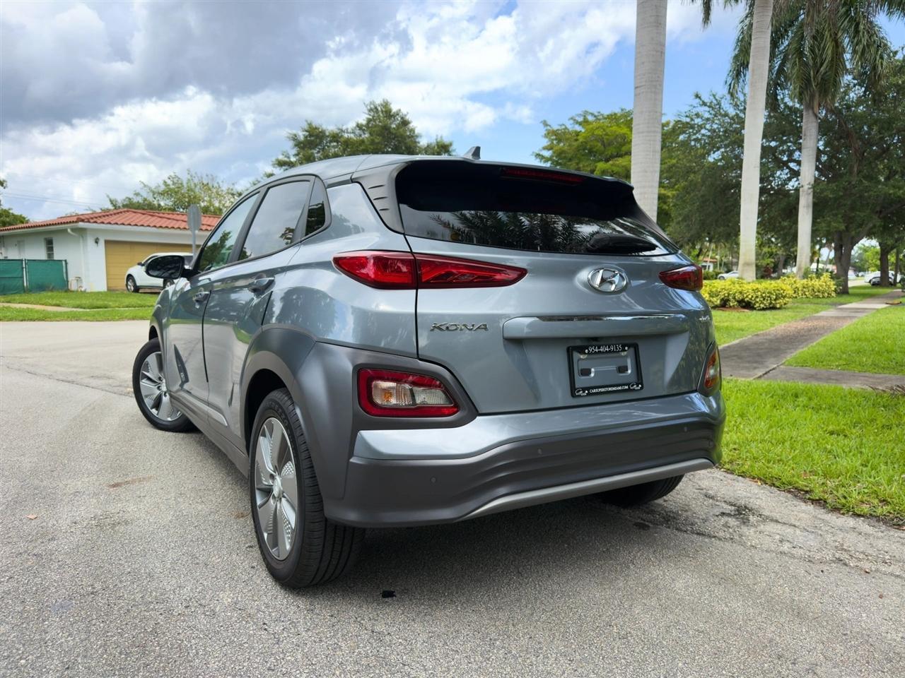 Hyundai Kona EV  2021