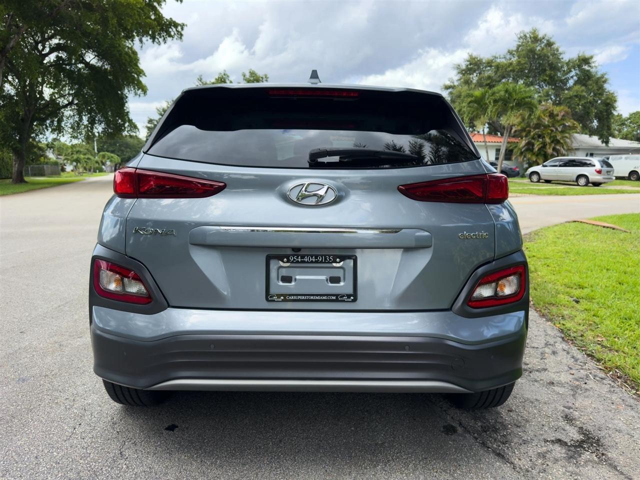 Hyundai Kona EV  2021