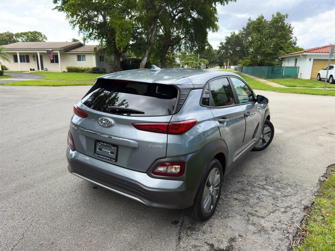 Hyundai Kona EV  2021